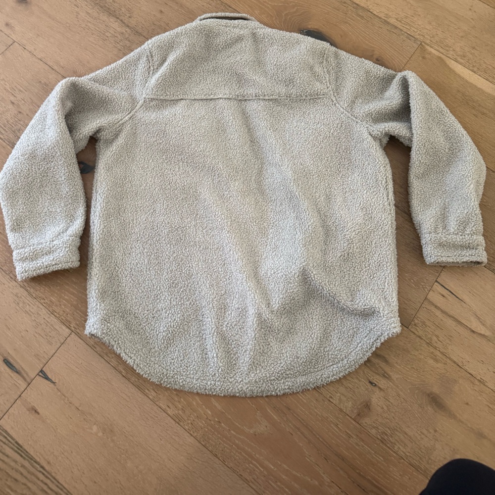 Vuori sycamore shirt jacket- this is the longer version. Size Large - Picture 5 of 5